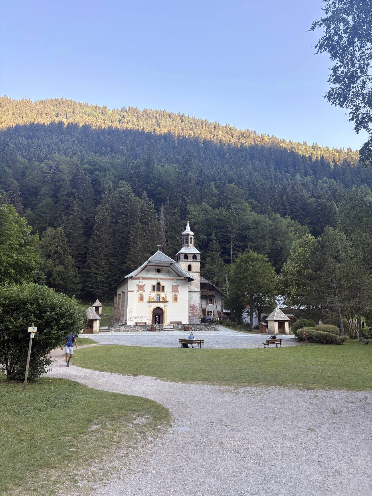 Notre-Dame-de-la-Gorge, au pied de la voie romaine